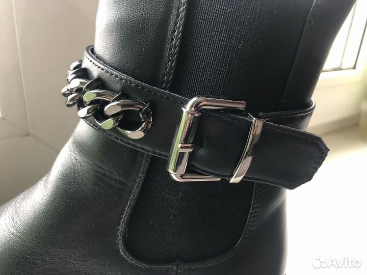 Ботинки для девочки на тракторной подошве