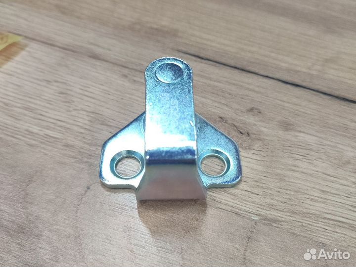 Скоба замка задней двери Спринтер 901