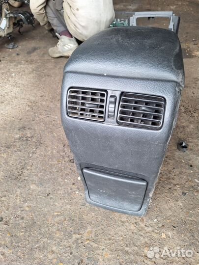 Подлокотник nissan x-trail t31