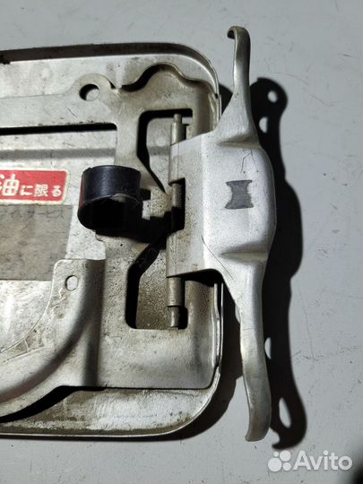 Лючок бензобака Nissan Avenir Salut (Ниссан Авенир