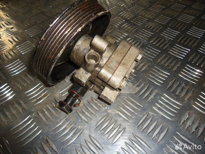 Насос гидроусилителя Kia Sorento XM 571002Р000