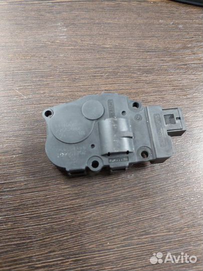 Моторчик заслонки печки Mercedes Gl 500 4Matic 166