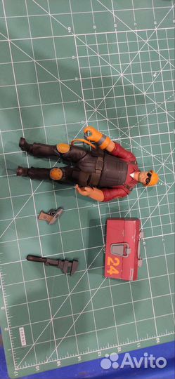 Фигурка инженера из team fortress 2
