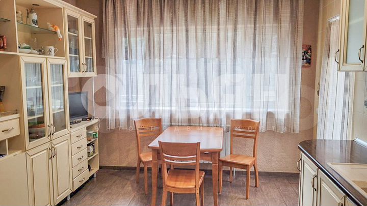 Дом 206,9 м² на участке 4 сот.