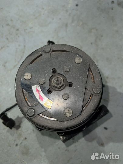 Компрессор кондиционера на Mitsubishi Fuso