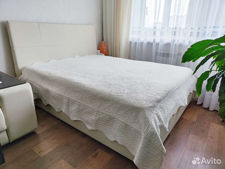 Покрывало на кровать 240х240 с вышивкой