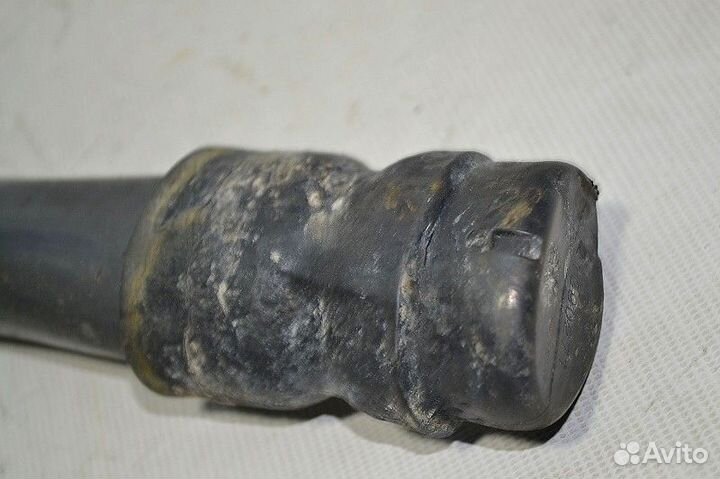 Кронштейн крыла ведущего моста, передний правый vo