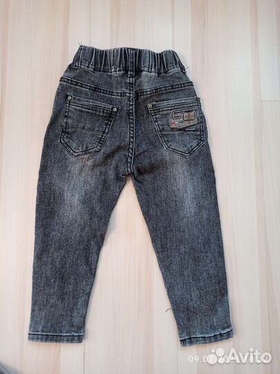 Кофточки и джинсы на мальчика 98-104