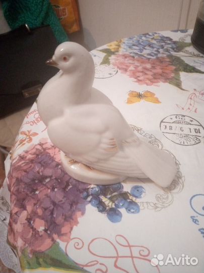 Статуэтка голубь