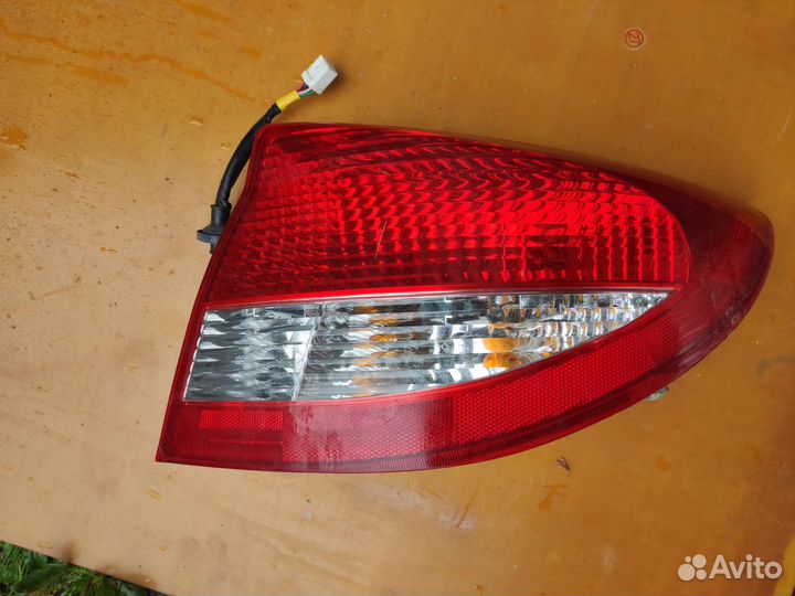 Фара задняя права kia rio 2005