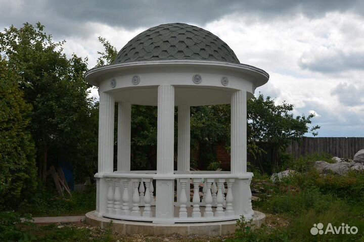 Ротонда из мрамора и гранита