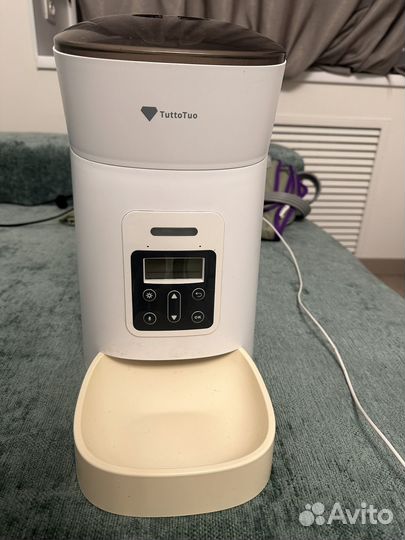 Автоматическая кормушка для кошек и собачек