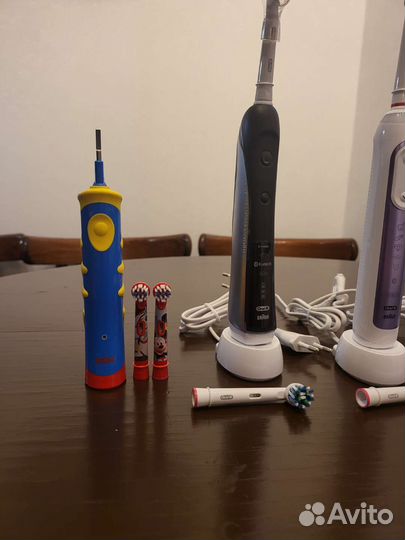 Электрическая зубная щетка