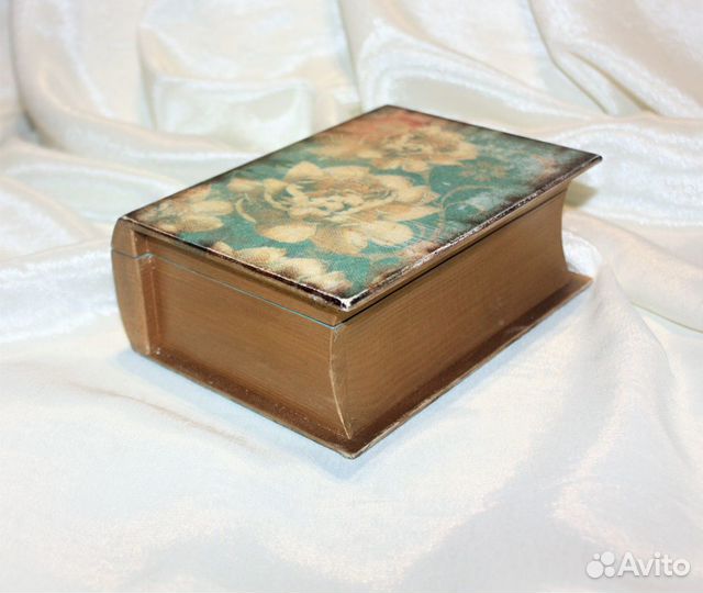 Небольшая шкатулка 