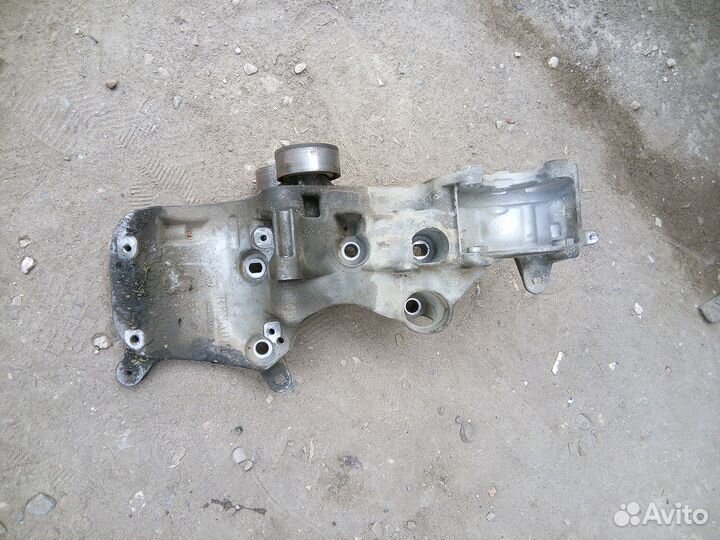 Крепление генератора Лада Ларгус