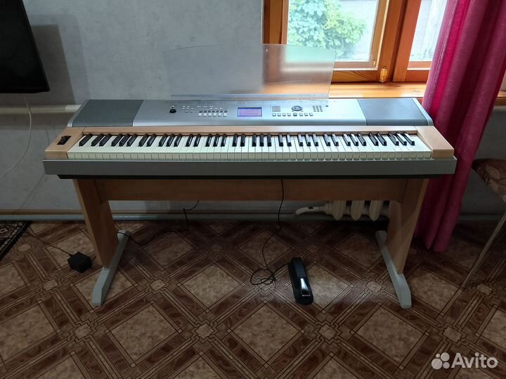 Пианино-синтезатор Yamaha