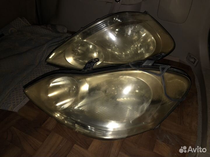 Фары на Toyota ipsum, оригинальные