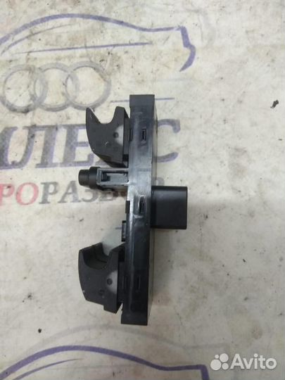 Блок управления стеклоподъемниками VW Passat (B6)