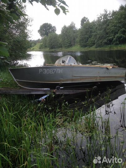 Лодка с мотором