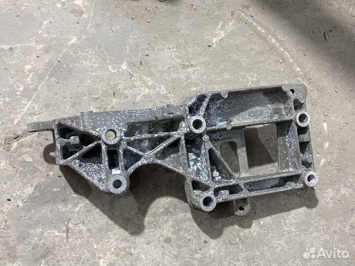 Кранштеин 06F903143Е Volkswagen Skoda Audi 2.0tsi