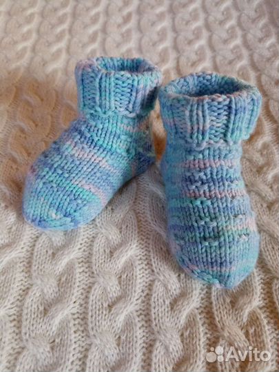 Шапка и носки для новорожденного