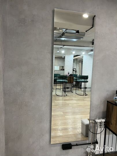 Продам настенное новое зеркало