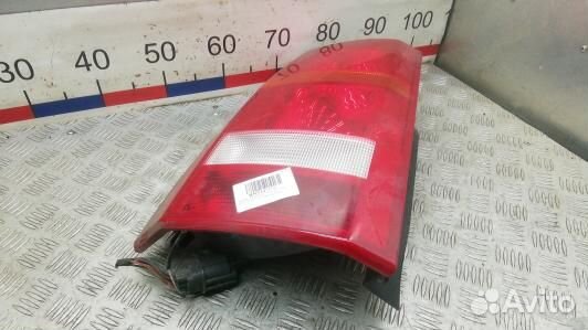 Фонарь задний левый land rover discovery 3 (HNT14M