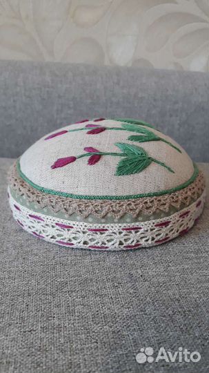 Игольница с вышивкой ручной работы
