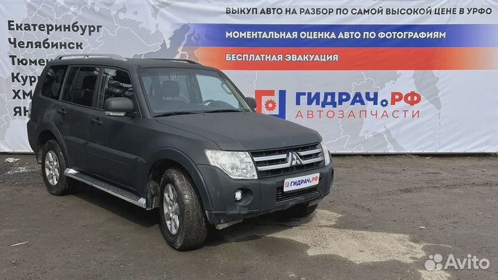 Петли двери задней правой Mitsubishi Pajero (V90)