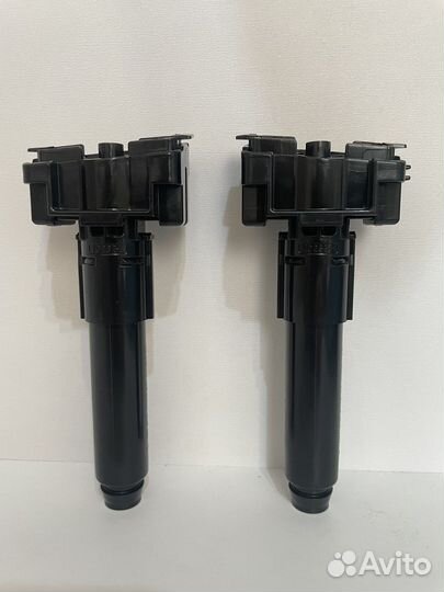 Форсунка правая омывателя фар Toyota Rav4 40 рест