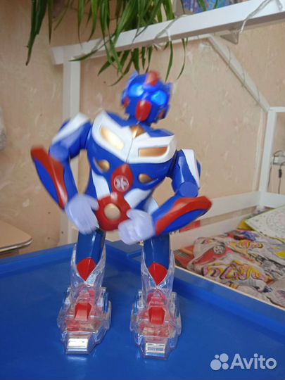 Робот танцующий