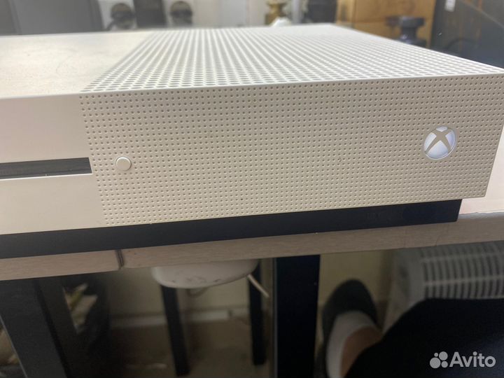 Игровая приставка Microsoft Xbox One S 1 тб