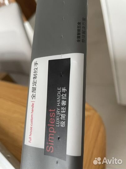 Мебельные ручки скрытого монтажа серебристые