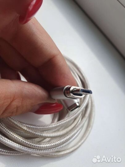 Кабель для зарядки телефона