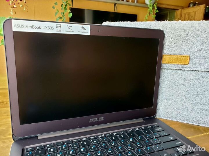 Ноутбук Ультрабук Asus 305F с чехлом