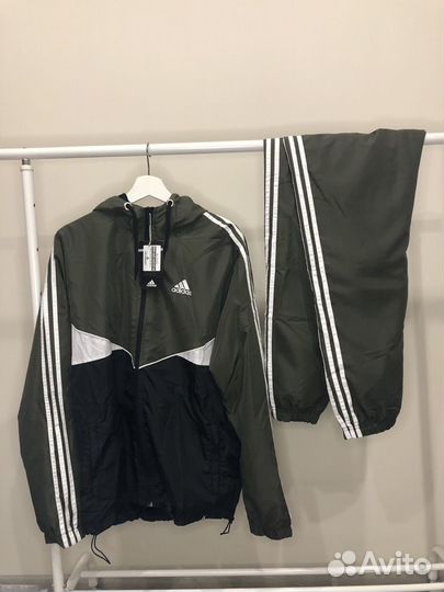 Спортивный костюм adidas