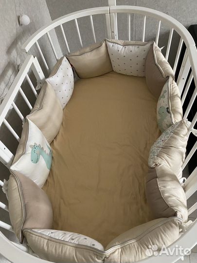 Детская кроватка с маятником круглая