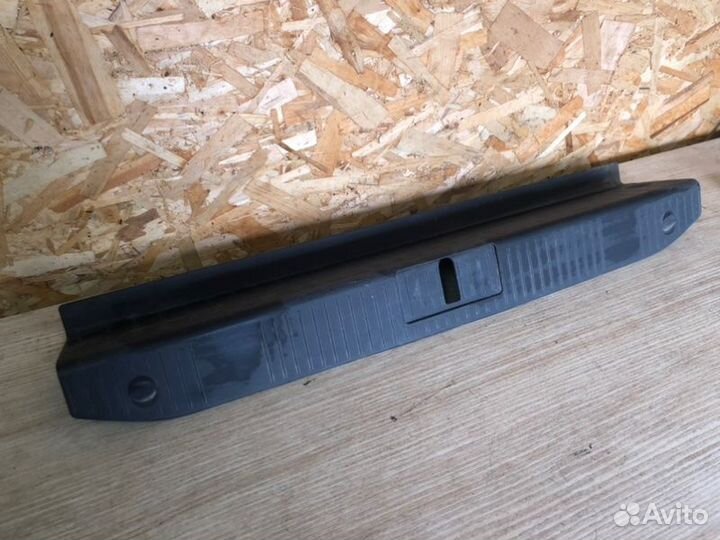 Накладка двери багажника задняя Mercedes-Benz