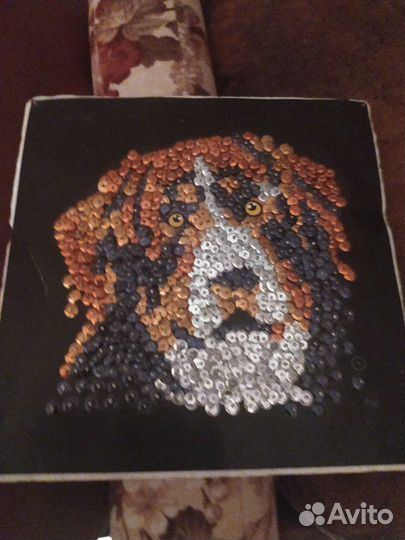 Картина голова собаки кнопками