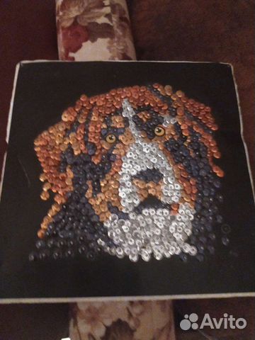 Картина голова собаки кнопками