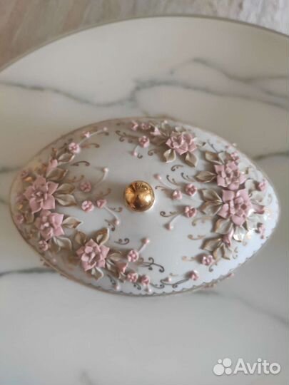 Шкатулка из фарфора