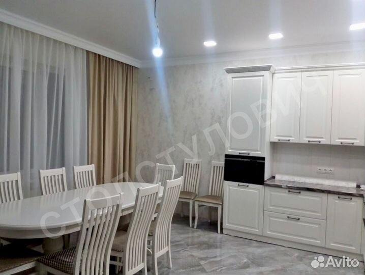 Столы и стулья