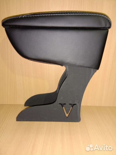 Подлокотник LADA Largus (экокожа)