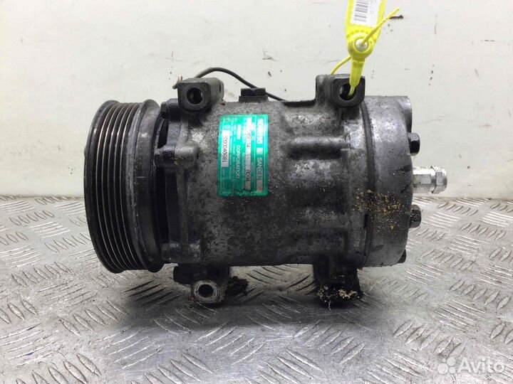 Компрессор кондиционера Volvo V40 8200040681; 3061