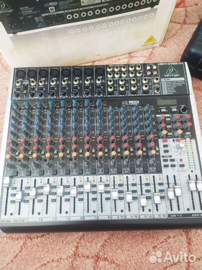 Микшерный пульт behringer