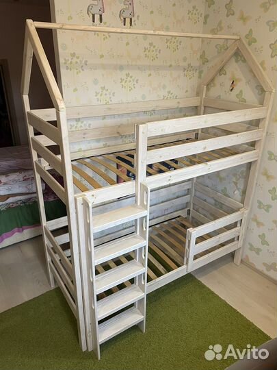 Кровать-домик двухьярусная