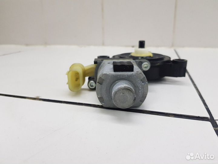 Моторчик стеклоподъемника задней левой двери