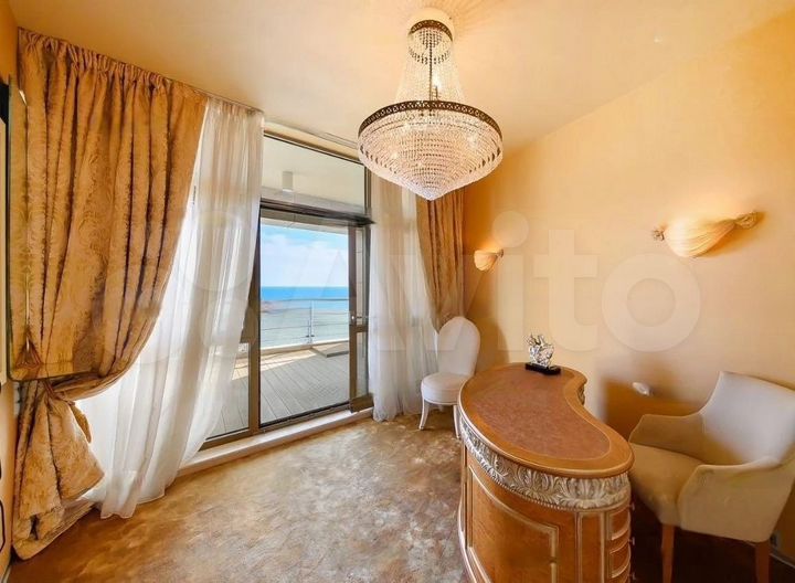 3-к. квартира, 171 м², 17/22 эт.