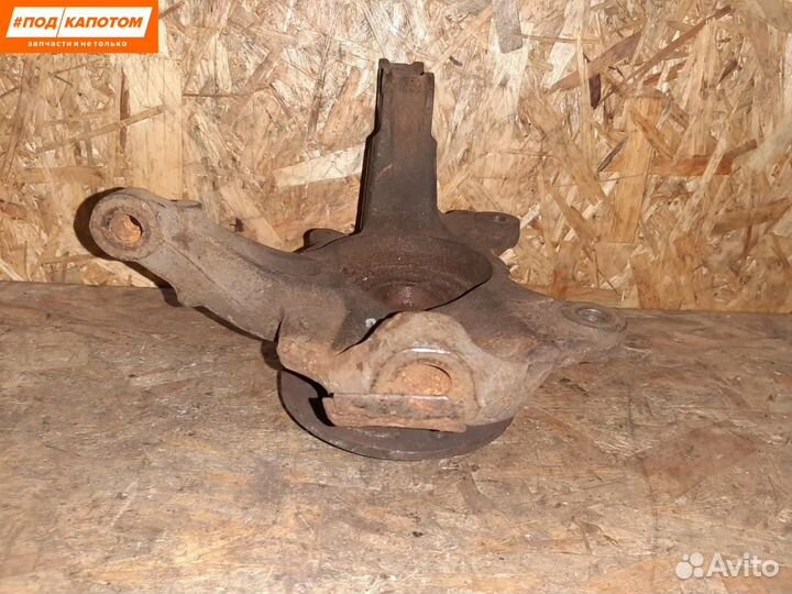 Кулак передний правый Renault Megane 3