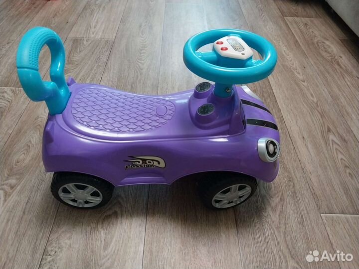 Детская машинка каталка с ручкой